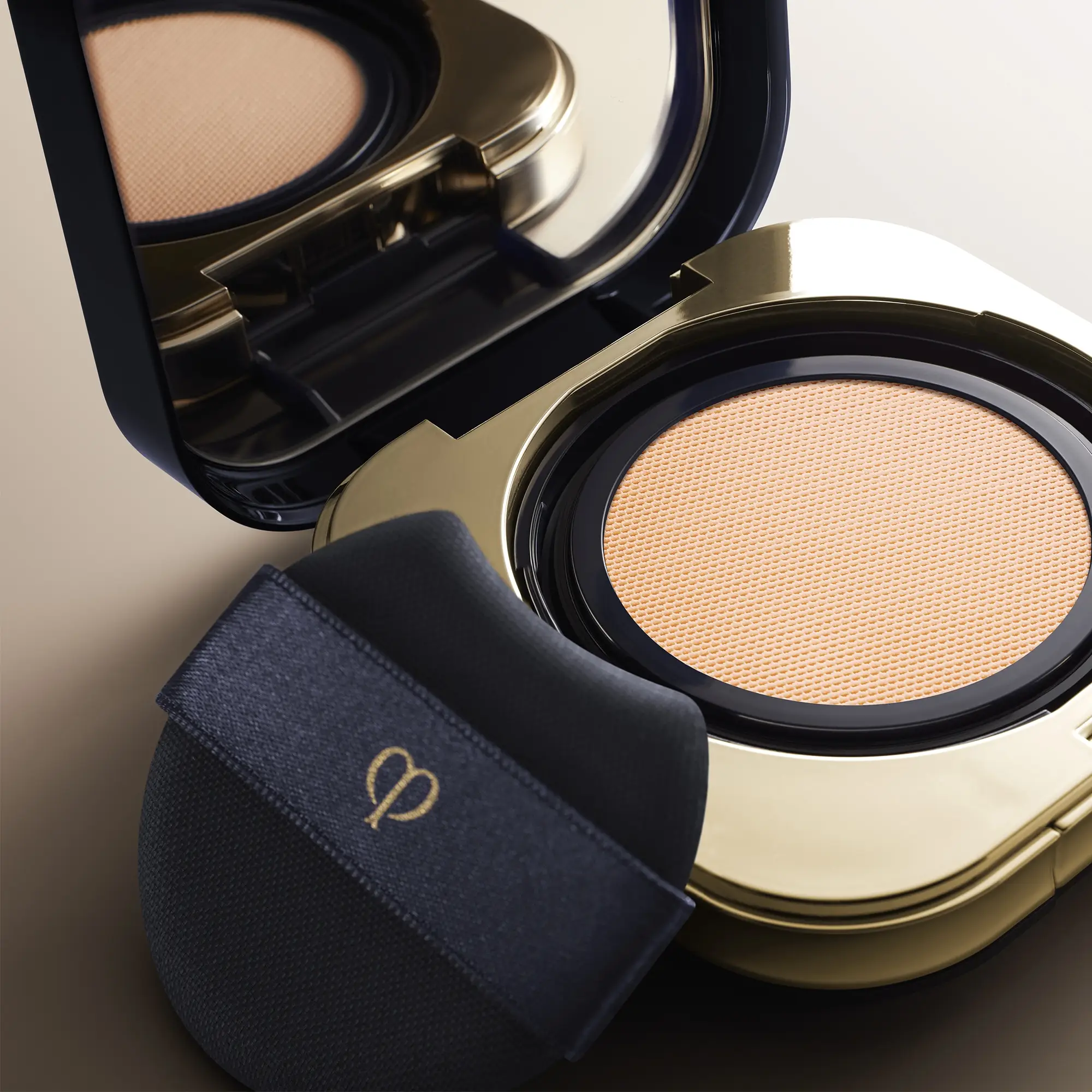 Cl¨¦ De Peau Beaut¨¦ Radiant Cushion Foundation Natural 28ml (Various Shades) 9 Cl¨¦ De Peau Beaut¨¦ Radiant Cushion Foundation Natural 28ml (Various Shades)